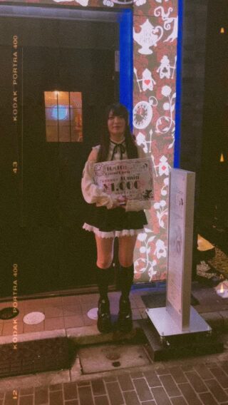 🎀 Alice in château 🎀
店内の雰囲気もチェックしてね👑

🍹 営業時間：16:00〜23:00
🍾 初回2,500円 / 40分 飲み放題

ぜひ遊びに来てね💫

#池袋コンカフェ #コンカフェ  #コンカフェ嬢